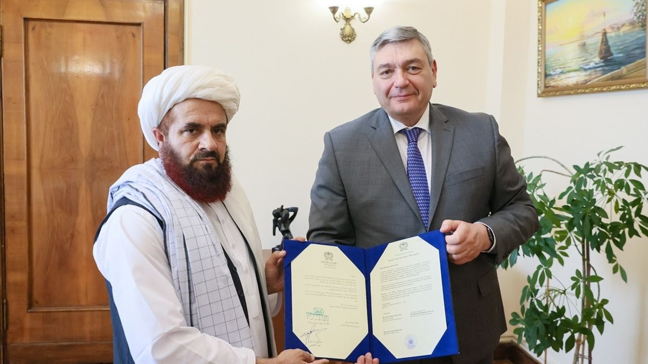 Rusya, Afganistan'ı Resmen Tanıyan İlk Ülke Oldu