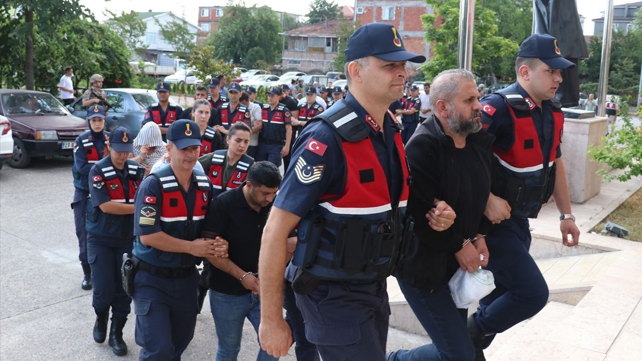 Sakarya'da Araç Dolandırıcılığı Operasyonu: 13 Gözaltı