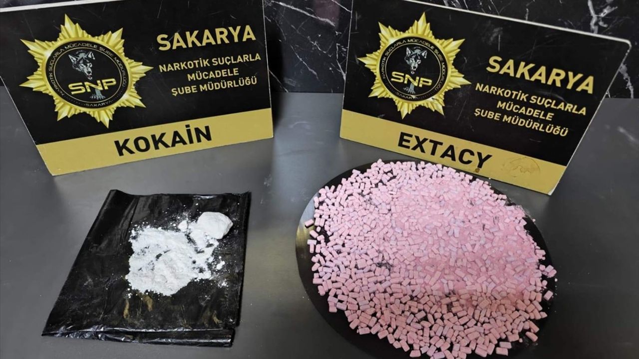 Sakarya'da Uyuşturucu Operasyonu: 2 Şüpheli Tutuklandı