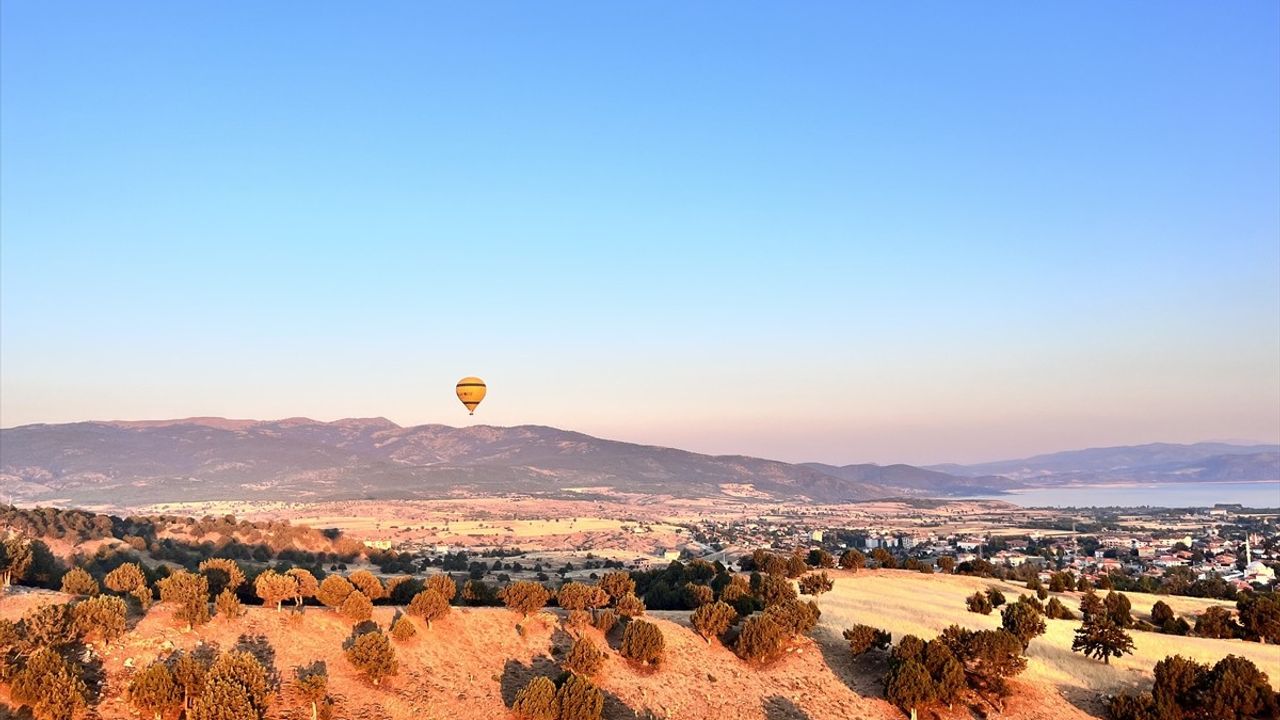Salda Gölü'nde Sıcak Hava Balonlarıyla Unutulmaz Bir Deneyim