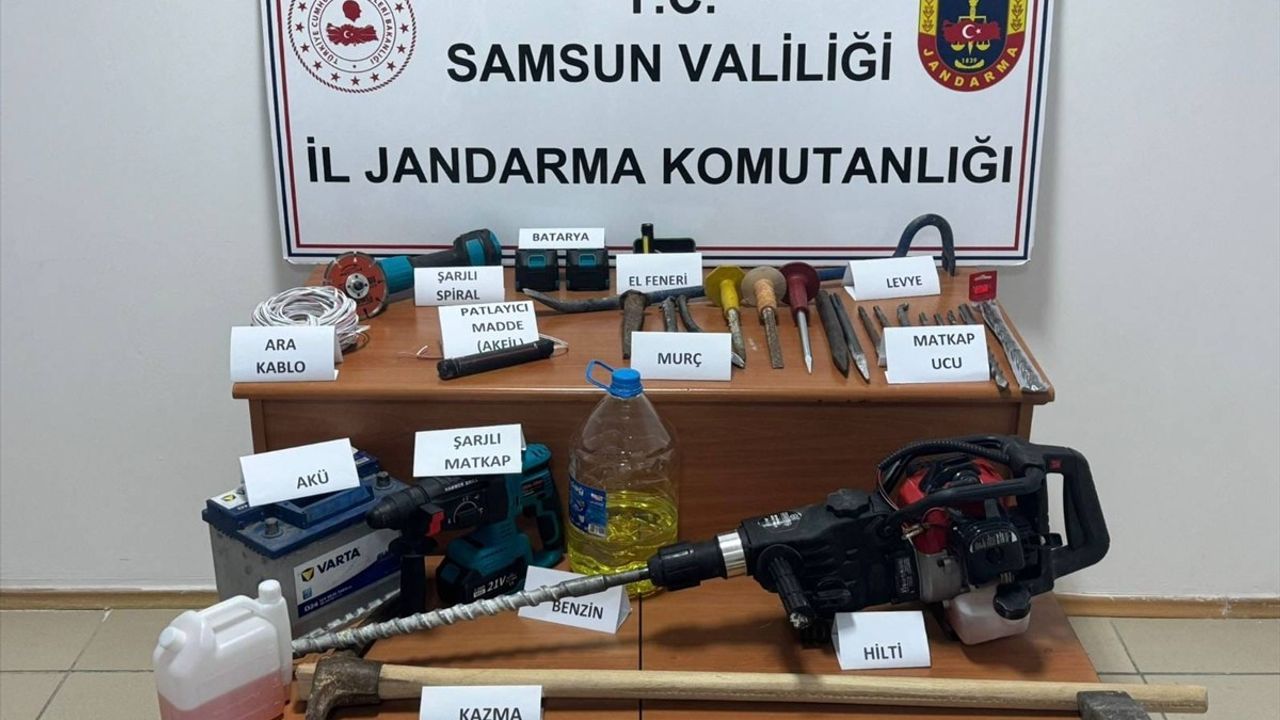 Samsun'da İzinsiz Kazı Yapan Üç Şahıs Suçüstü Yakalandı