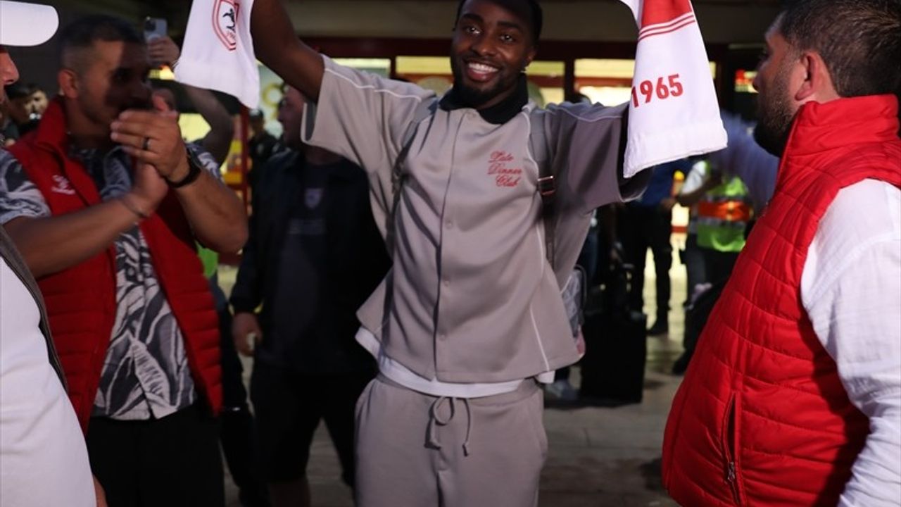 Samsunspor'un Yeni Transferi Antoine Makoumbou Şehre Ayak Bastı