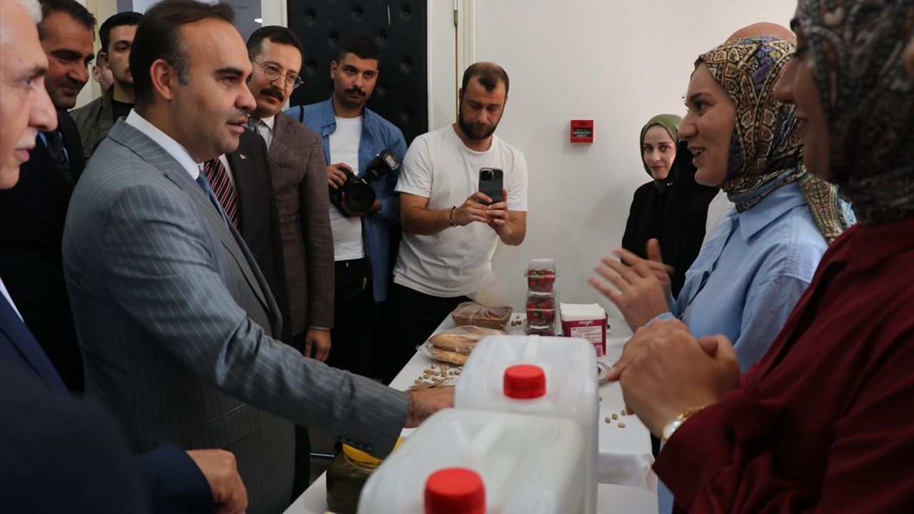 Sanayi ve Teknoloji Bakanı Kacır, Siirt'te Esnaf ve İş İnsanlarıyla Buluştu