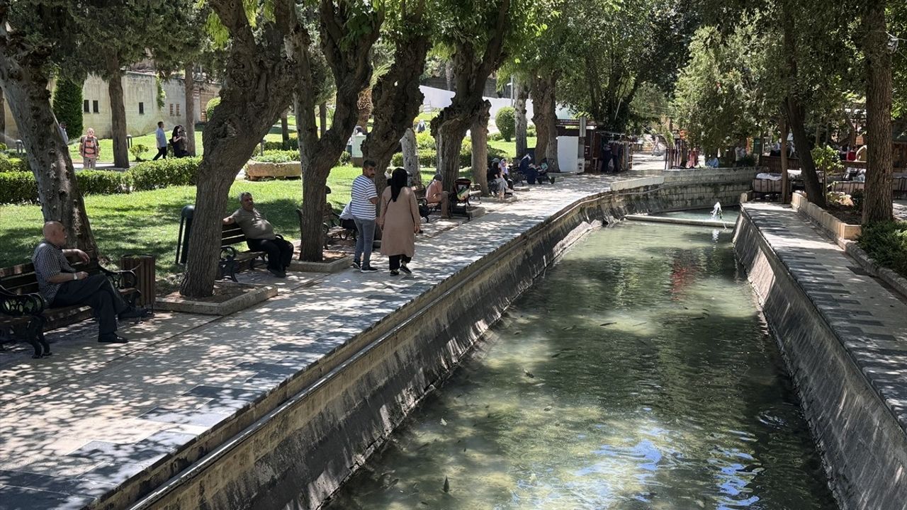 Şanlıurfa'da Sıcak Hava Etkisini Sürdürüyor