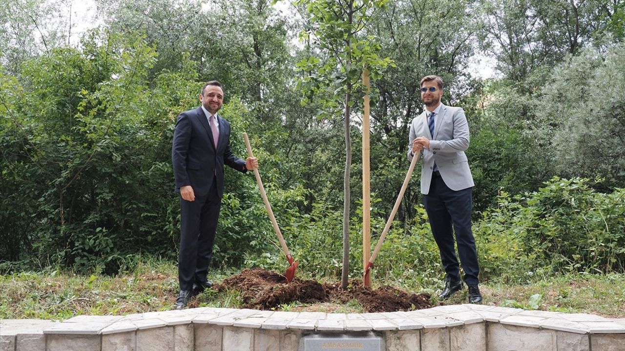Saraybosna'da Büyükelçi Emin Akseki İçin Hatıra Fidanı Dikildi