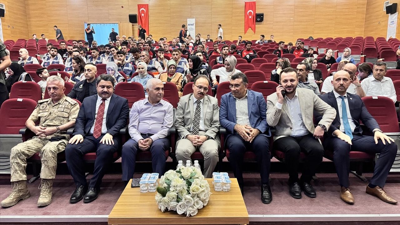 Siirt'te AFAD Destek Gönüllüleri Kimlik Kartı Dağıtım Töreni Düzenlendi