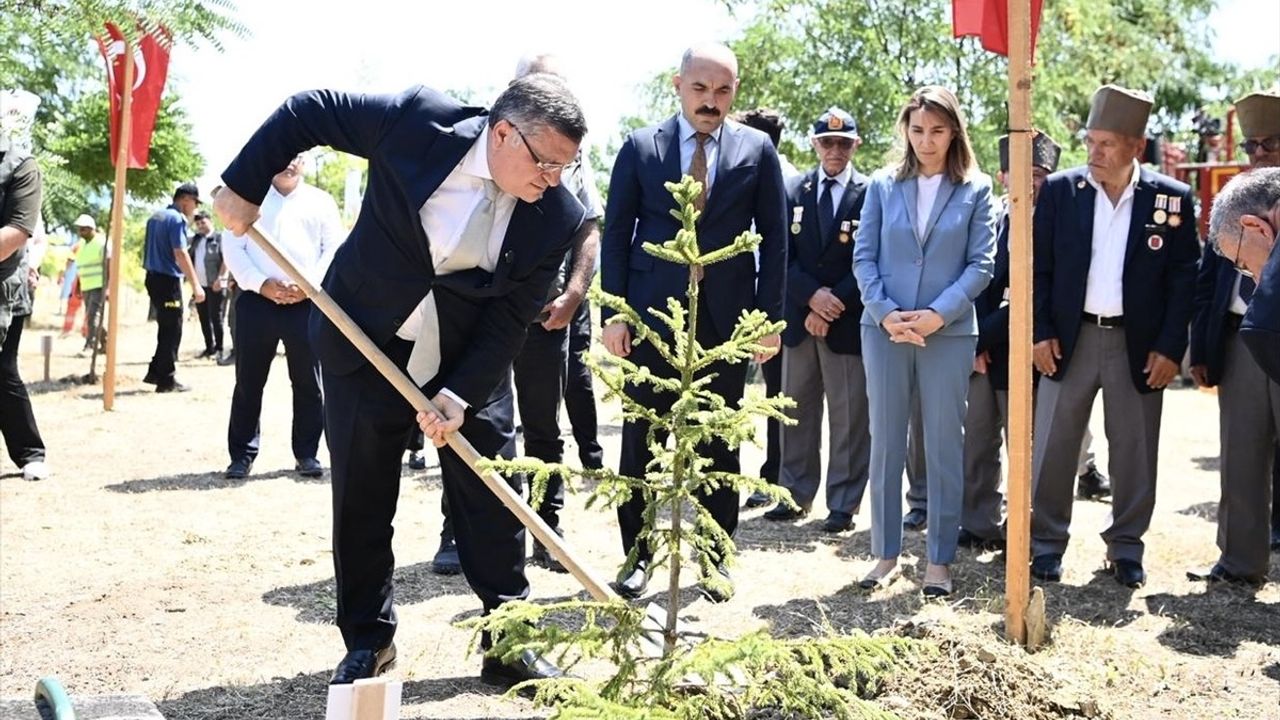 Sinop'ta 15 Temmuz Şehidi İçin Hatıra Ormanı Bakımı