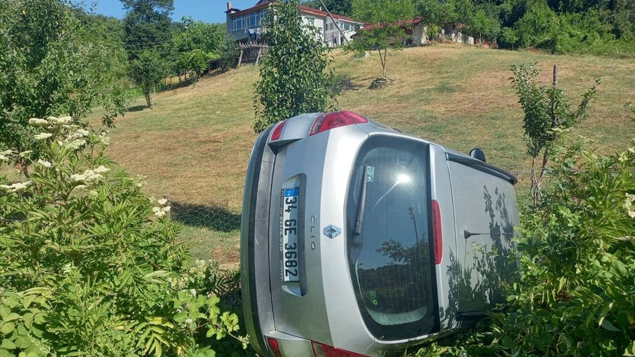 Sinop'ta Otomobil Devrildi, 3 Kişi Yaralandı