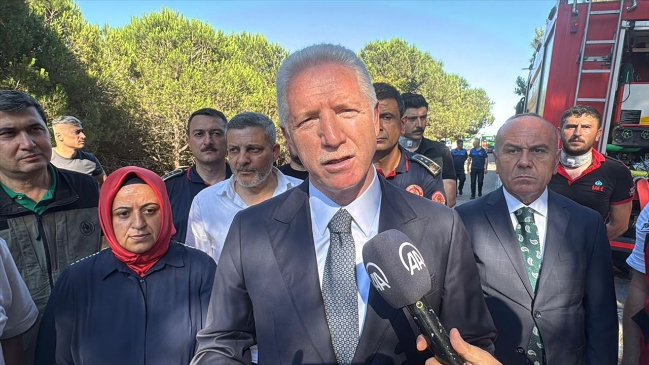 Sultangazi'deki Orman Yangını Kontrol Altına Alındı