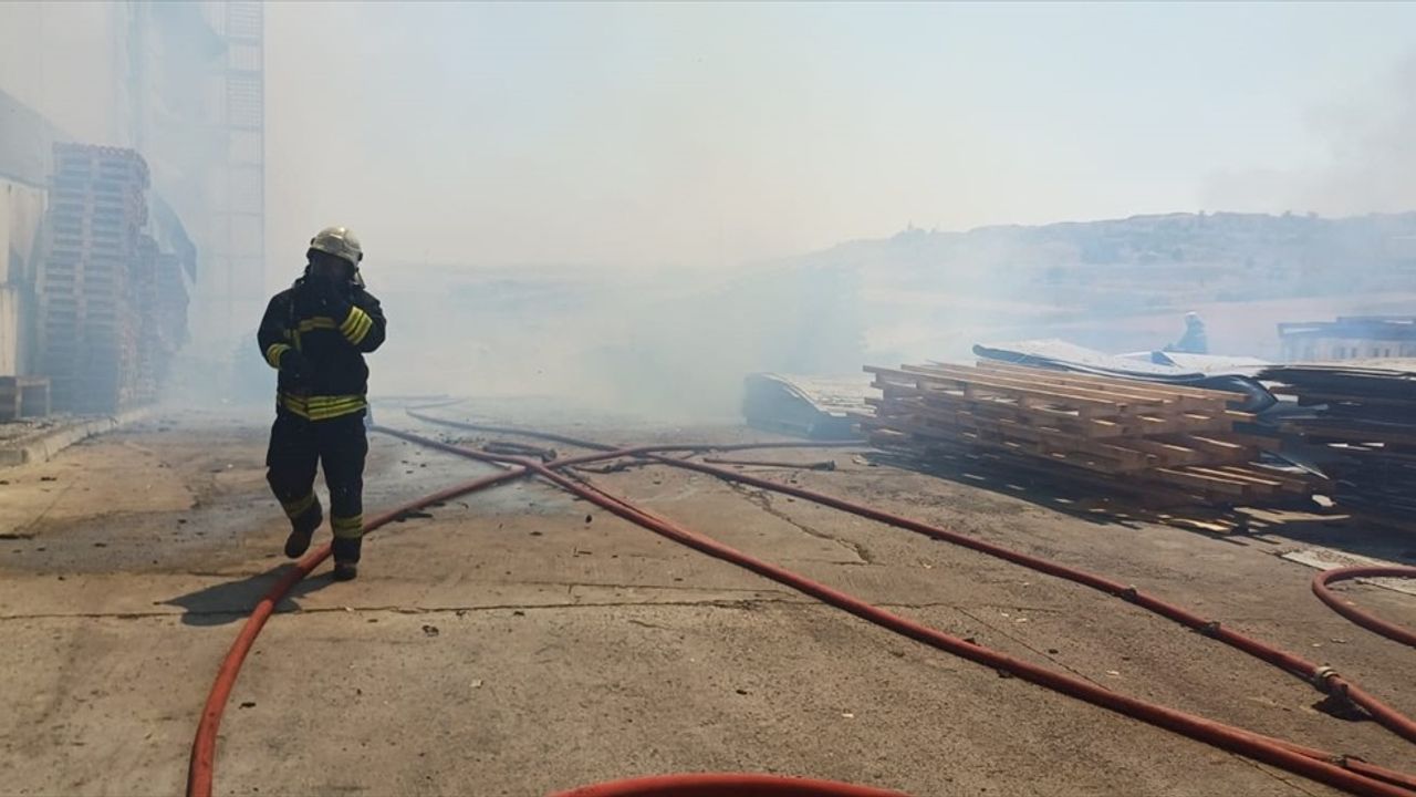 Tekirdağ'da Alüminyum Fabrikasında Yangın Kontrol Altına Alındı