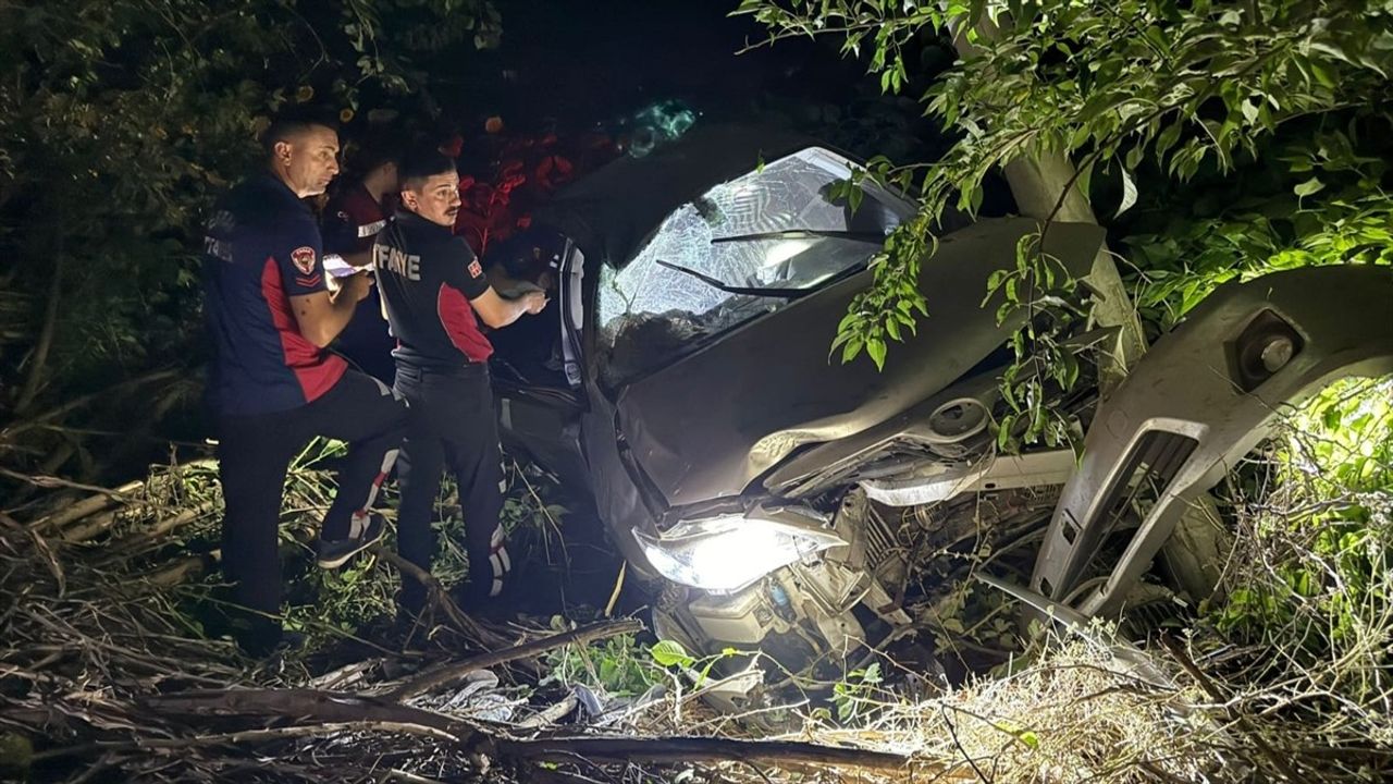 Tokat'ta Devrilen Otomobilde 6 Kişi Yaralandı