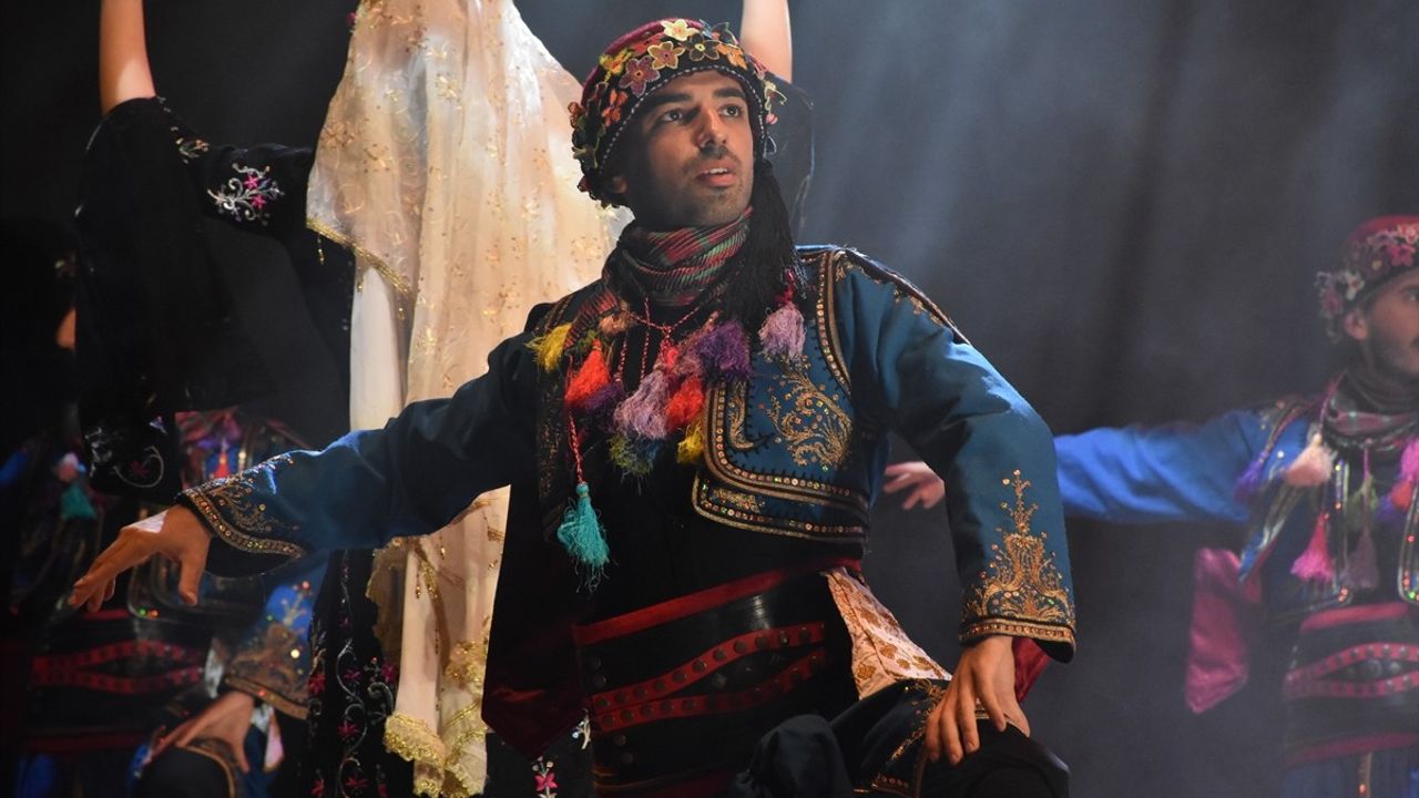 Trabzon'da 'Destanların Dansı' Gösterisi Sanatseverlerle Buluştu
