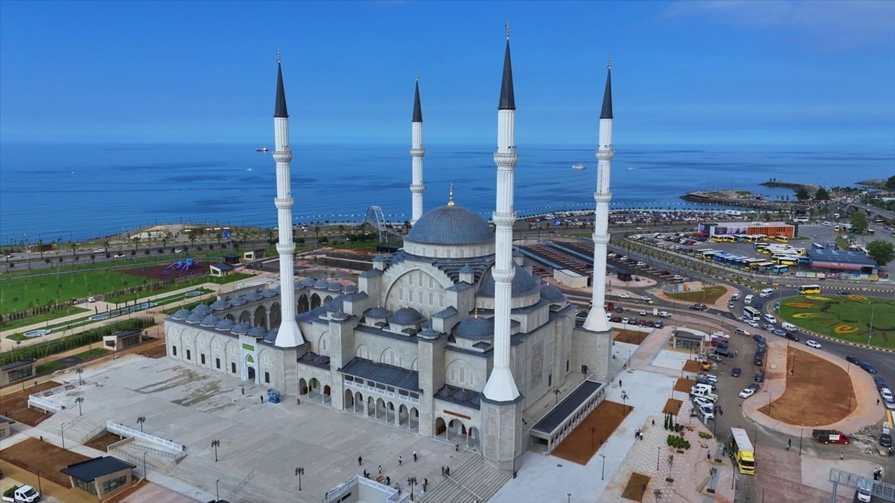 Trabzon'da Hanife Hatun Camisi'nin İncelemesi Yapıldı
