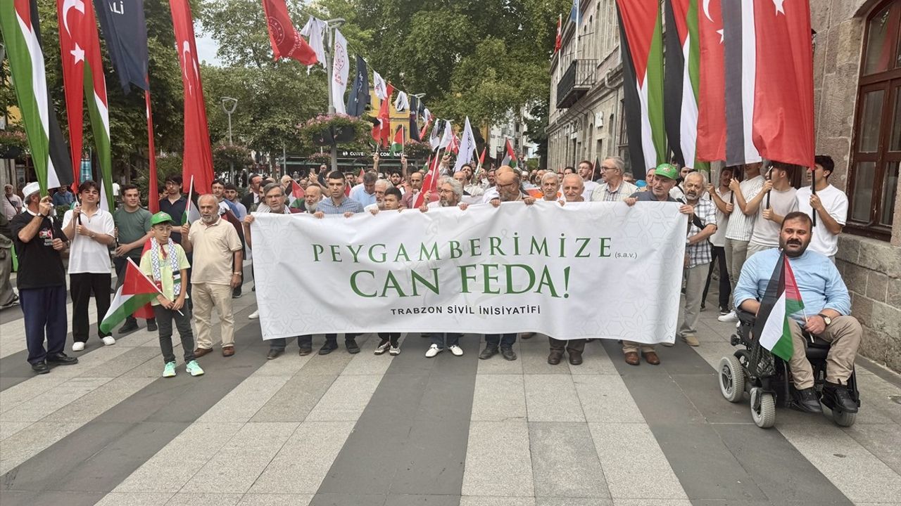 Trabzon'da Hazreti Muhammed'in Karikatürüne Tepki