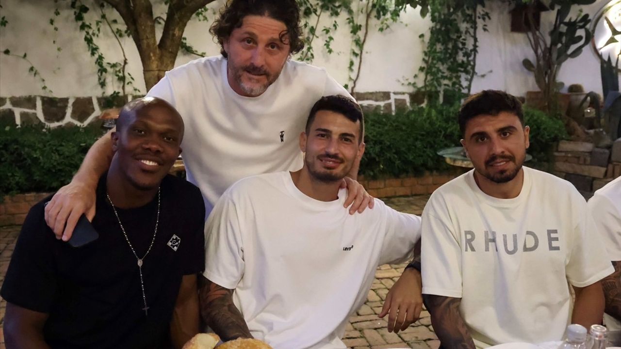 Trabzonspor'da Bir Araya Gelen Yönetim ve Futbolcular, Birlik Beraberliğin Vurgulandığı Akşam Yemeğinde Buluştu