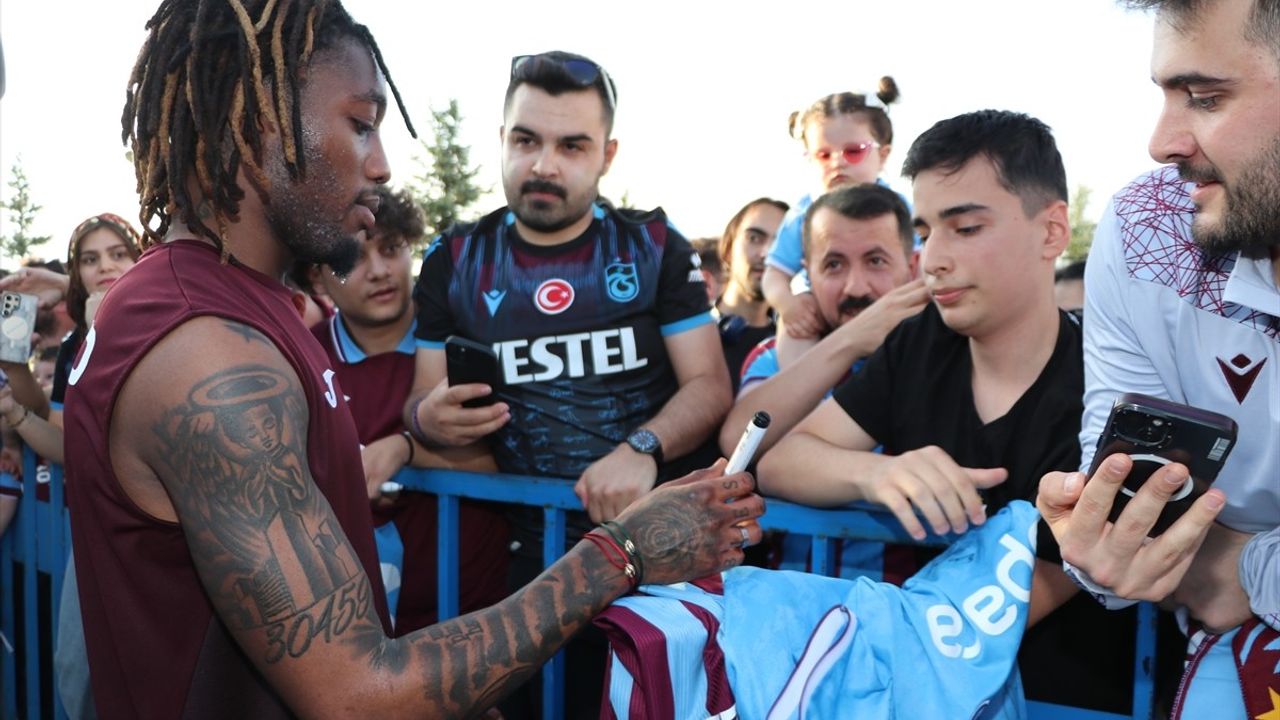 Trabzonspor'un Futbolcuları Taraftarla Buluştu