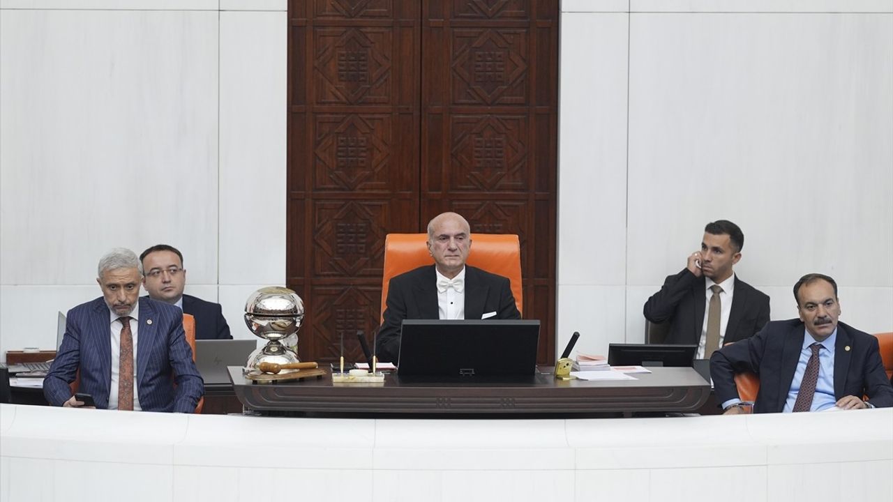 Türkiye Büyük Millet Meclisi'nde Gündem: Lahey Grubu Üzerine Açıklamalar ve Altan Öymen'e Saygı