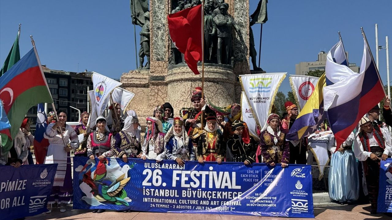 Uluslararası İstanbul Büyükçekmece Kültür ve Sanat Festivali Taksim Meydanı'nda Başladı