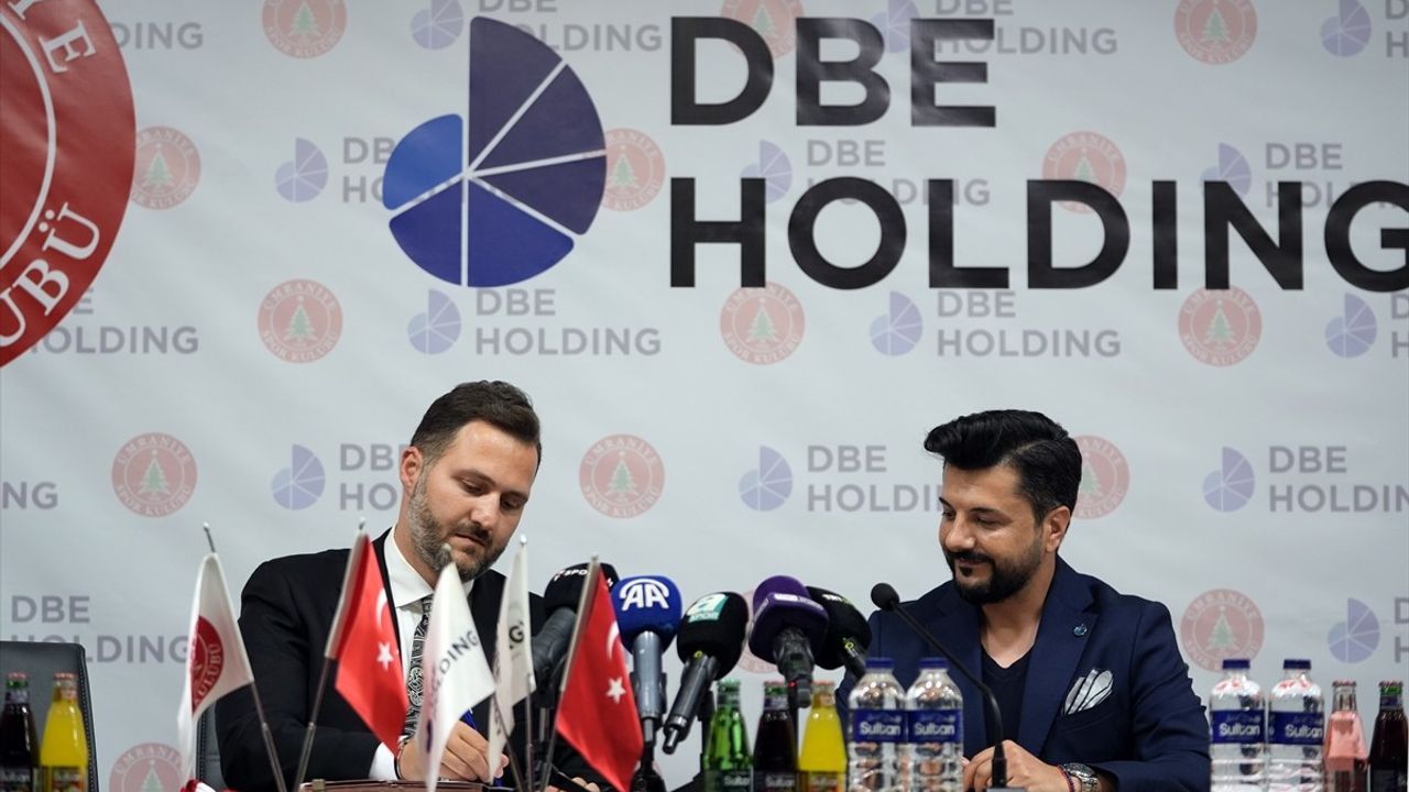 Ümraniyespor, DBE Holding ile Forma Sırt Sponsoru Anlaşması Yaptı