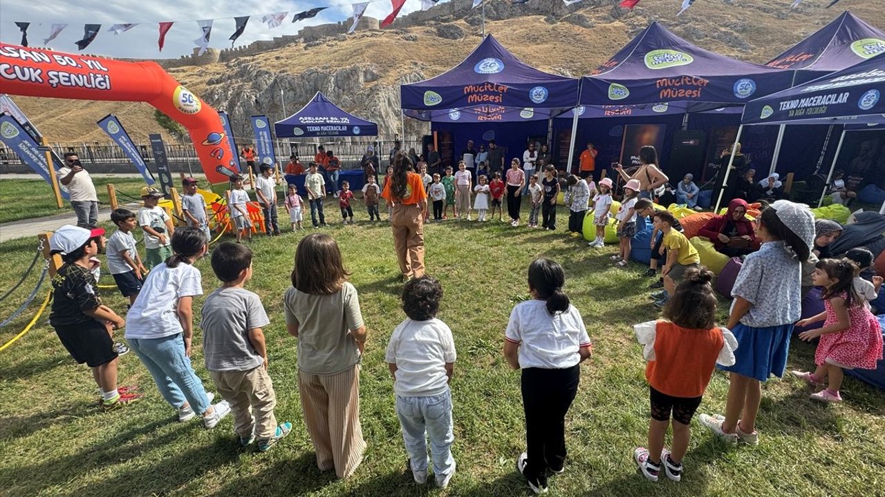 Van'da ASELSAN 50. Yıl Çocuk Şenliği İle Teknolojiyle Buluşan Çocuklar