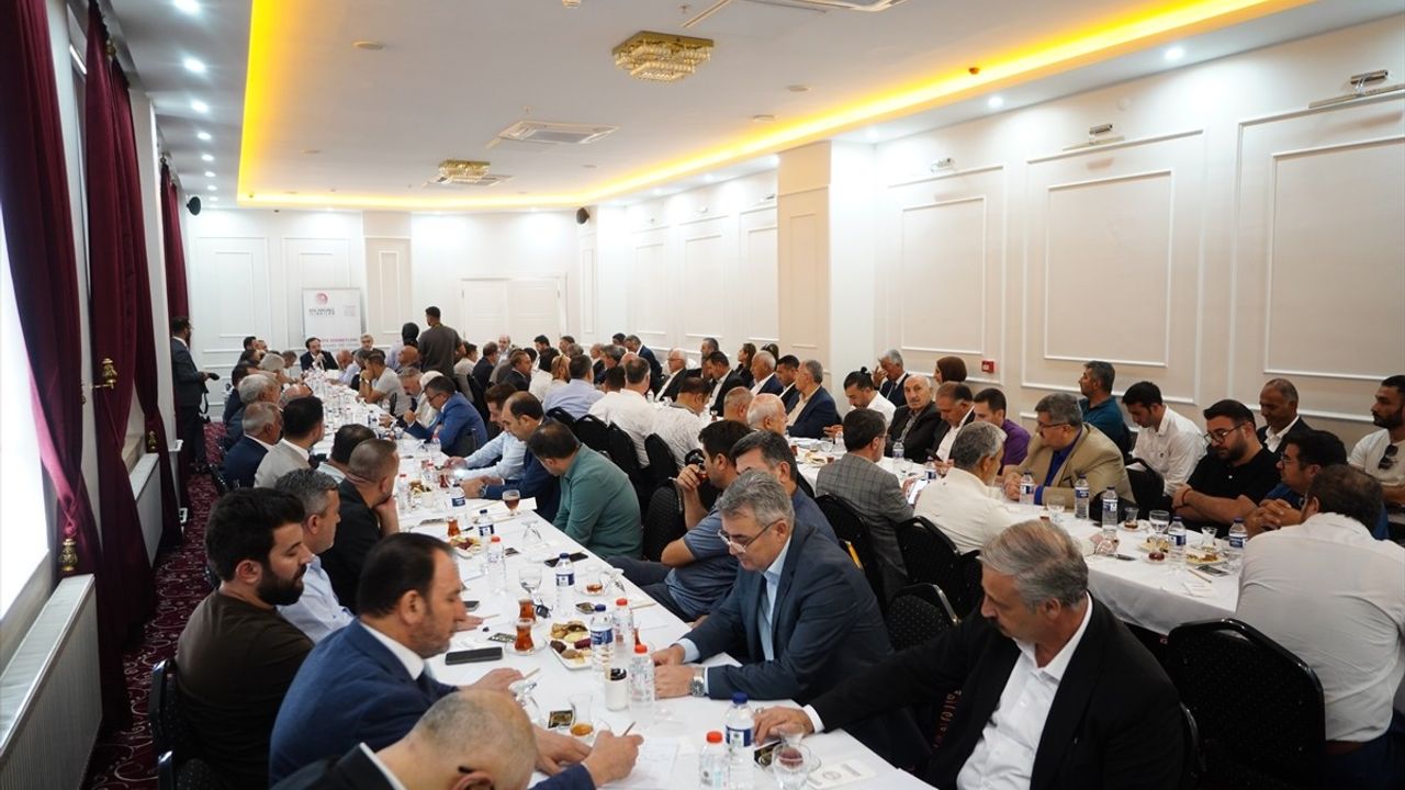 Van'da Türkiye Sohbetleri Toplantısı: Yeni Hedefler ve Kardeşlik Mesajları