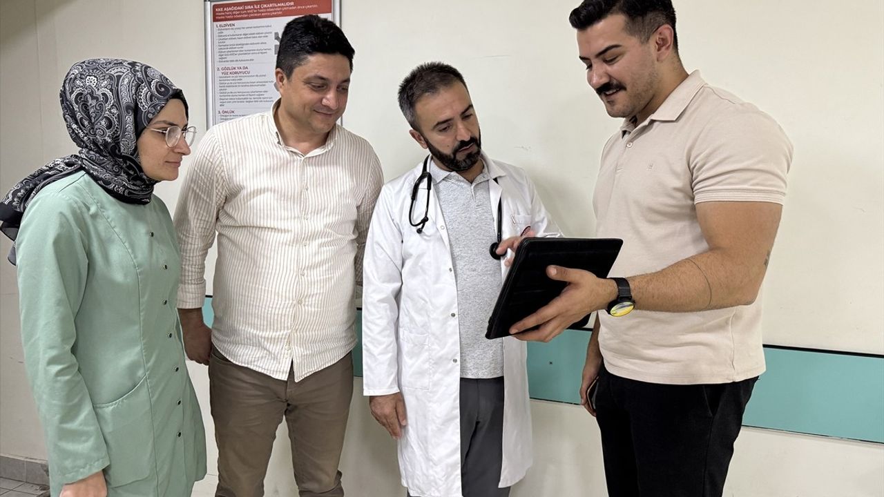 Yaşına Rağmen Üç Fakülte Bitiren Mehmet Ekinoğlu'nun İnanılmaz Hikayesi