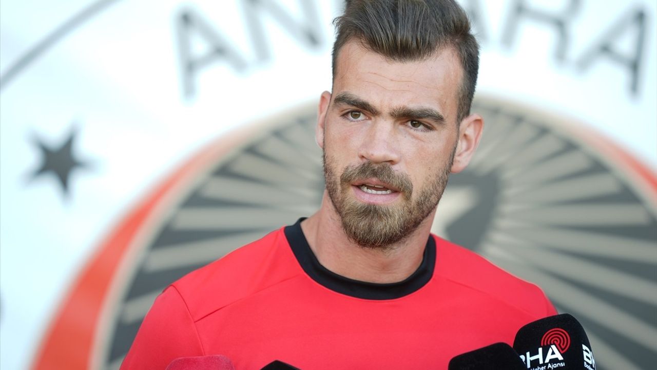 Yıldız İsimler Gençlerbirliği'nde: Onyekuru ve Goutas İlk Röportajlarını Verdi