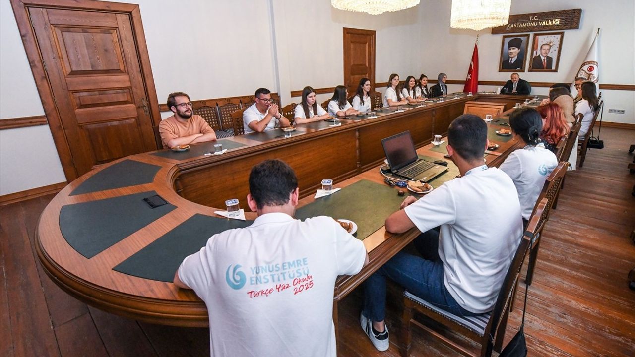 Yunus Emre Enstitüsü Yaz Okulu Öğrencileri Kastamonu Valisini Ziyaret Etti