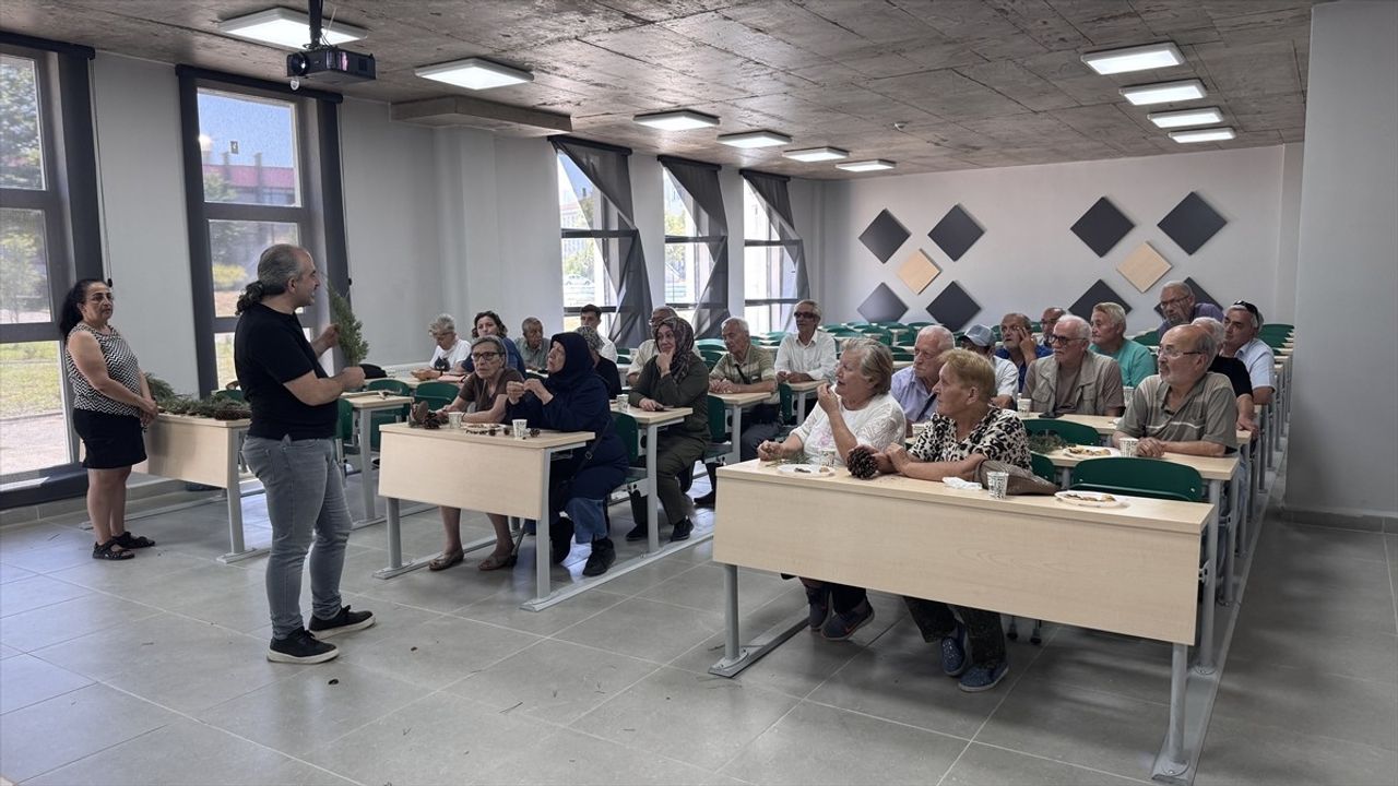 Zonguldak'ta 60 Yaş Üstü Bireyler Tazelenme Üniversitesinde Öğreniyor