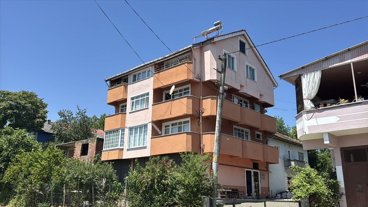 Zonguldak'ta Eşinden Bıçaklanan Kadın Hayatını Kaybetti