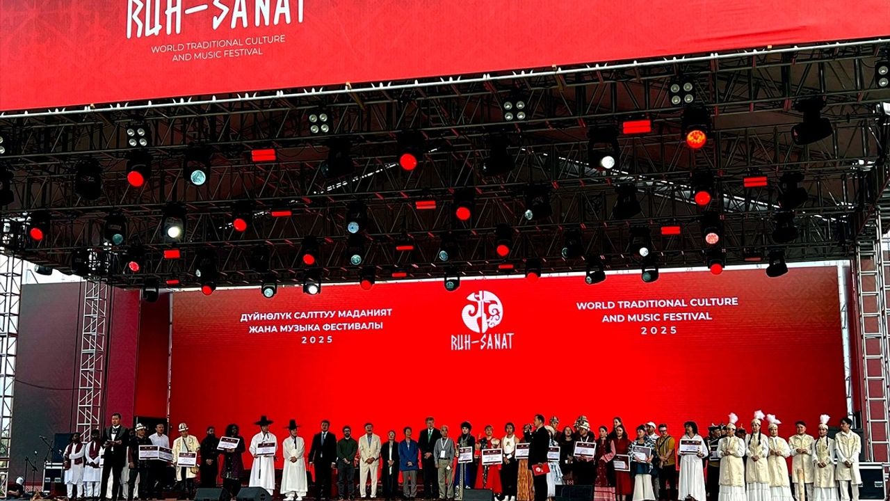 1. Dünya Geleneksel Kültür ve Müzik Festivali Kırgızistan'da Son Buldu
