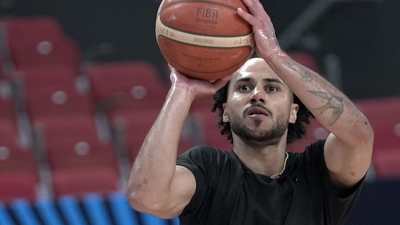 A Milli Erkek Basketbol Takımı Riga'da İlk Antrenmanını Yaptı