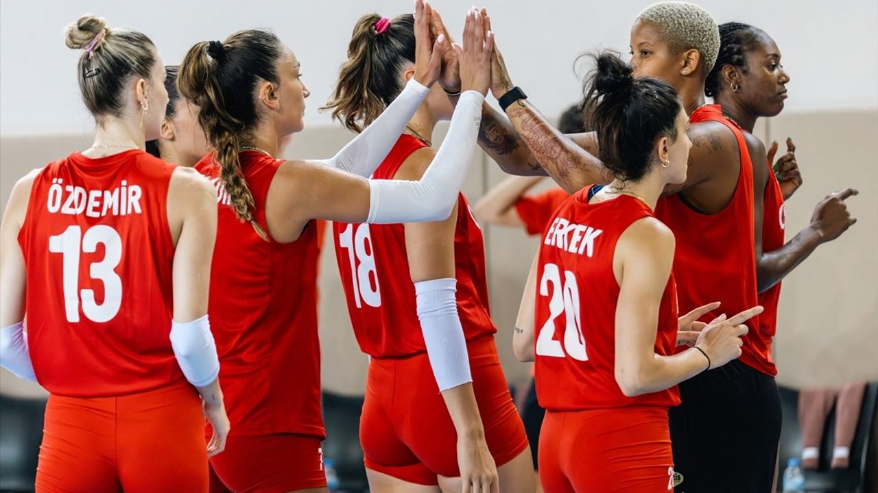 A Milli Kadın Voleybol Takımı Sırbistan'ı Geride Bıraktı