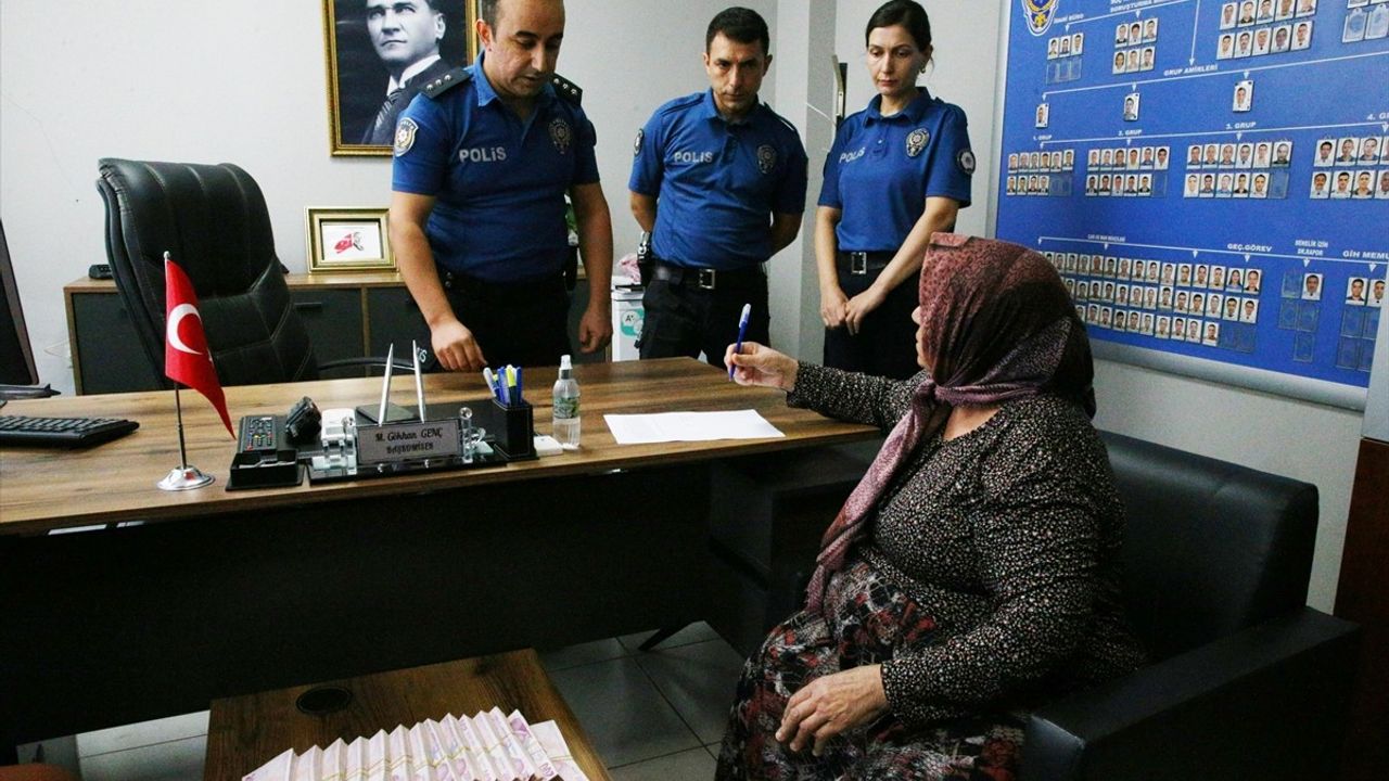 Adana'da Çöpe Atılan Altınlar Bulundu