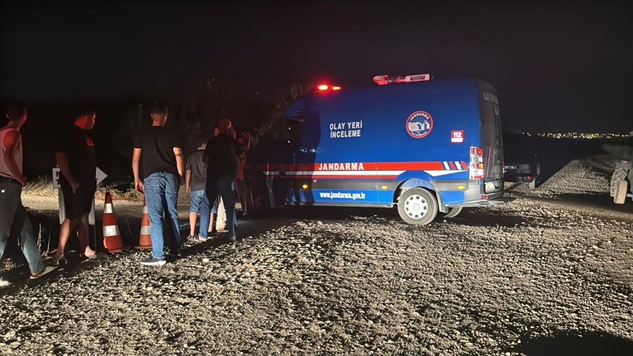 Adana'da Eğitim Uçağı Düştü, İki Kişi Yaralandı