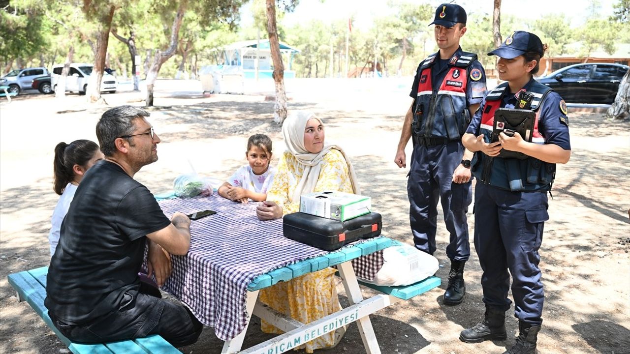 Adana'da Jandarma Orman Yangınlarına Karşı Piknikçileri Uyarıyor