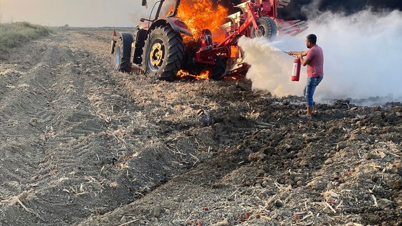 Adana'da Traktörde Yangın Söndürüldü