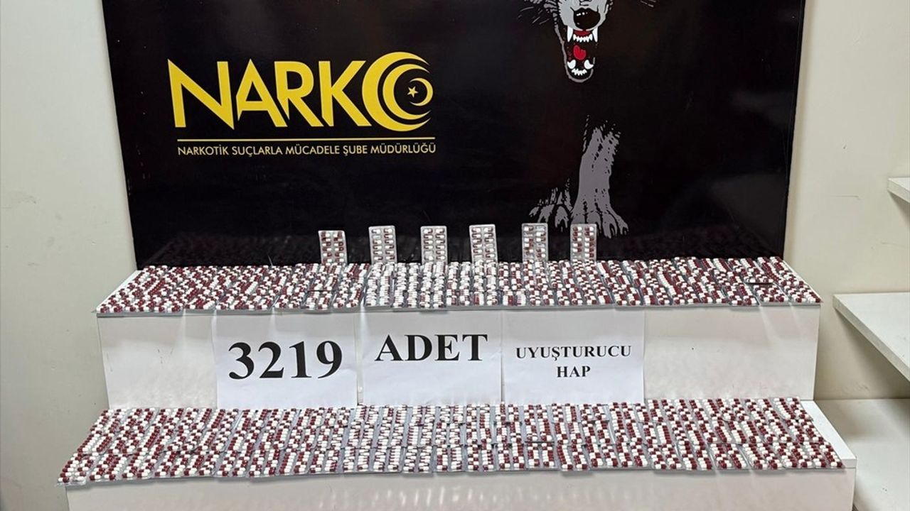 Adana'da Uyuşturucu Hap Operasyonu: 3 Bin 219 Hap Ele Geçirildi