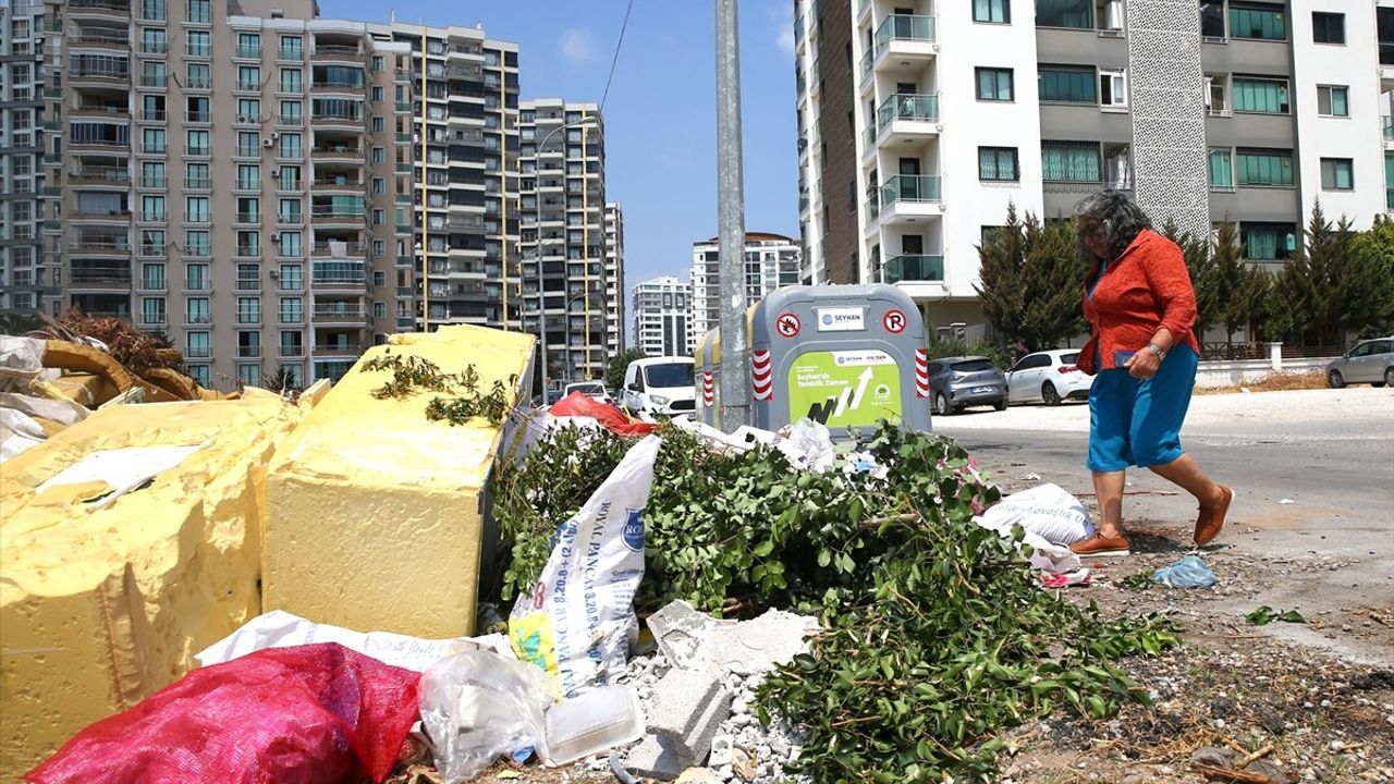 Adana Seyhan'daki Çöpler Vatandaşları Mağdur Ediyor