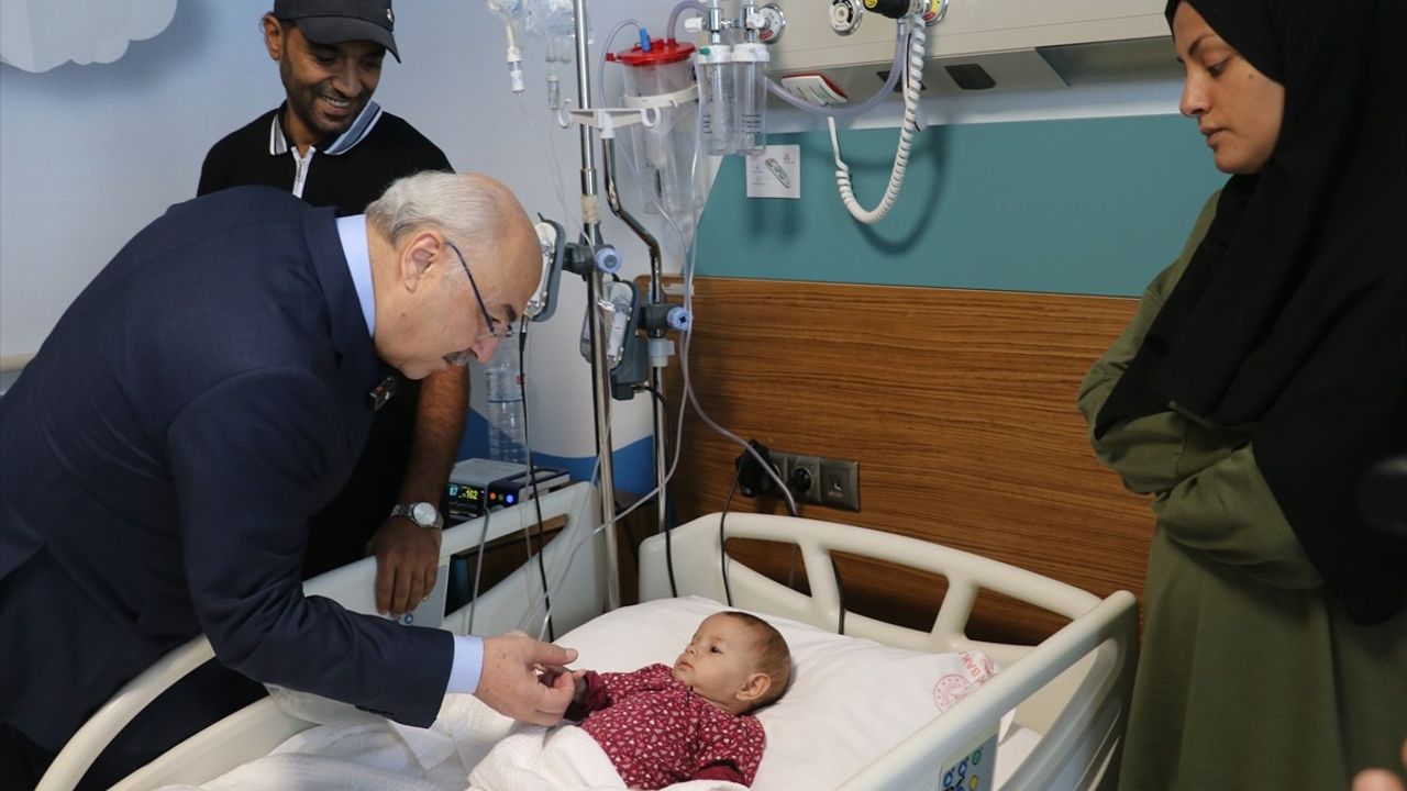 Adana Valisi Köşger'den Gazzeli Aileye Taziye Ziyareti