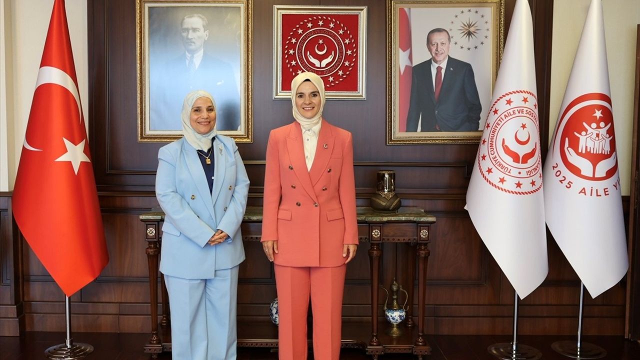 Aile ve Sosyal Hizmetler Bakanı Göktaş, DSÖ Temsilcisi Atatrah ile Görüştü