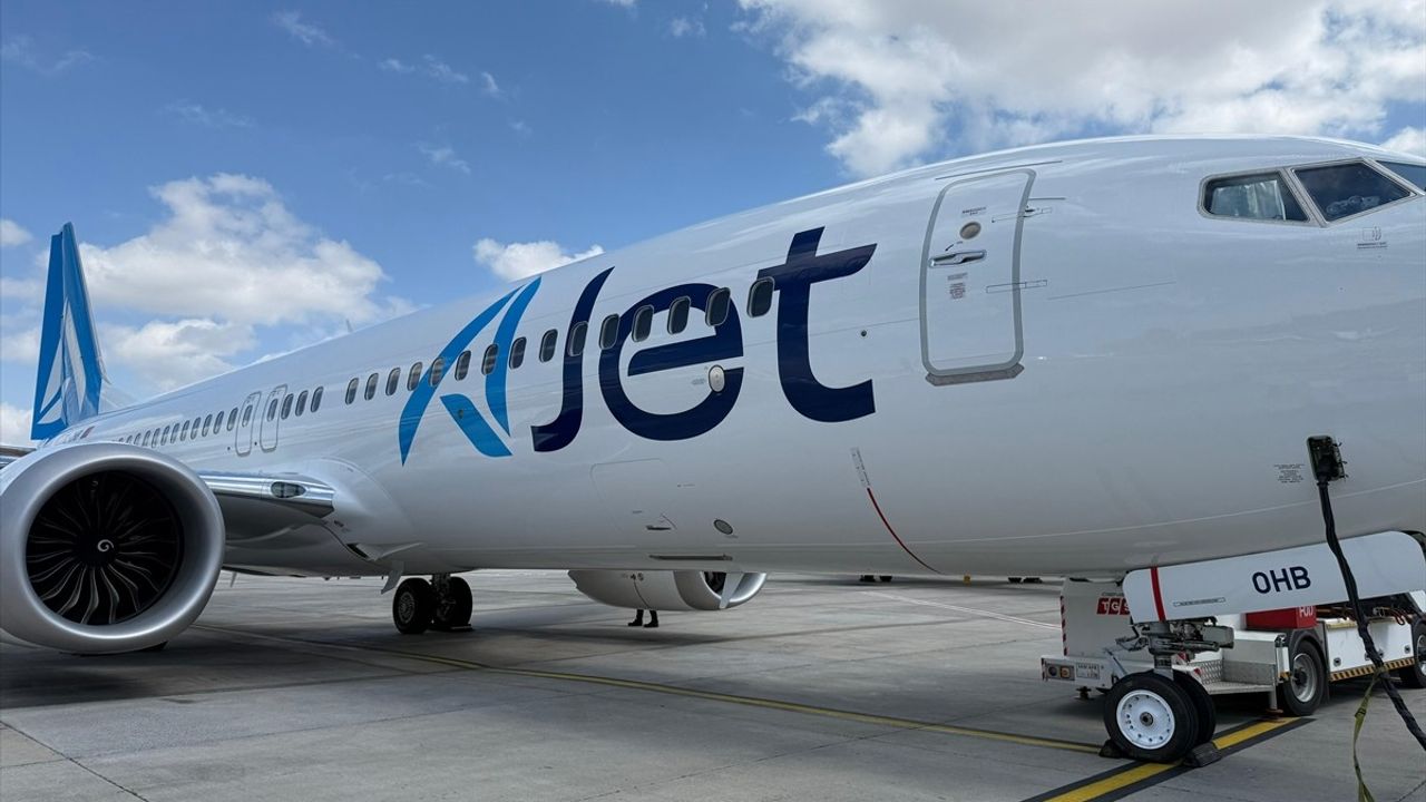 AJet'in Yeni Boeing 737-8 MAX Uçağı İstanbul'a Ulaştı