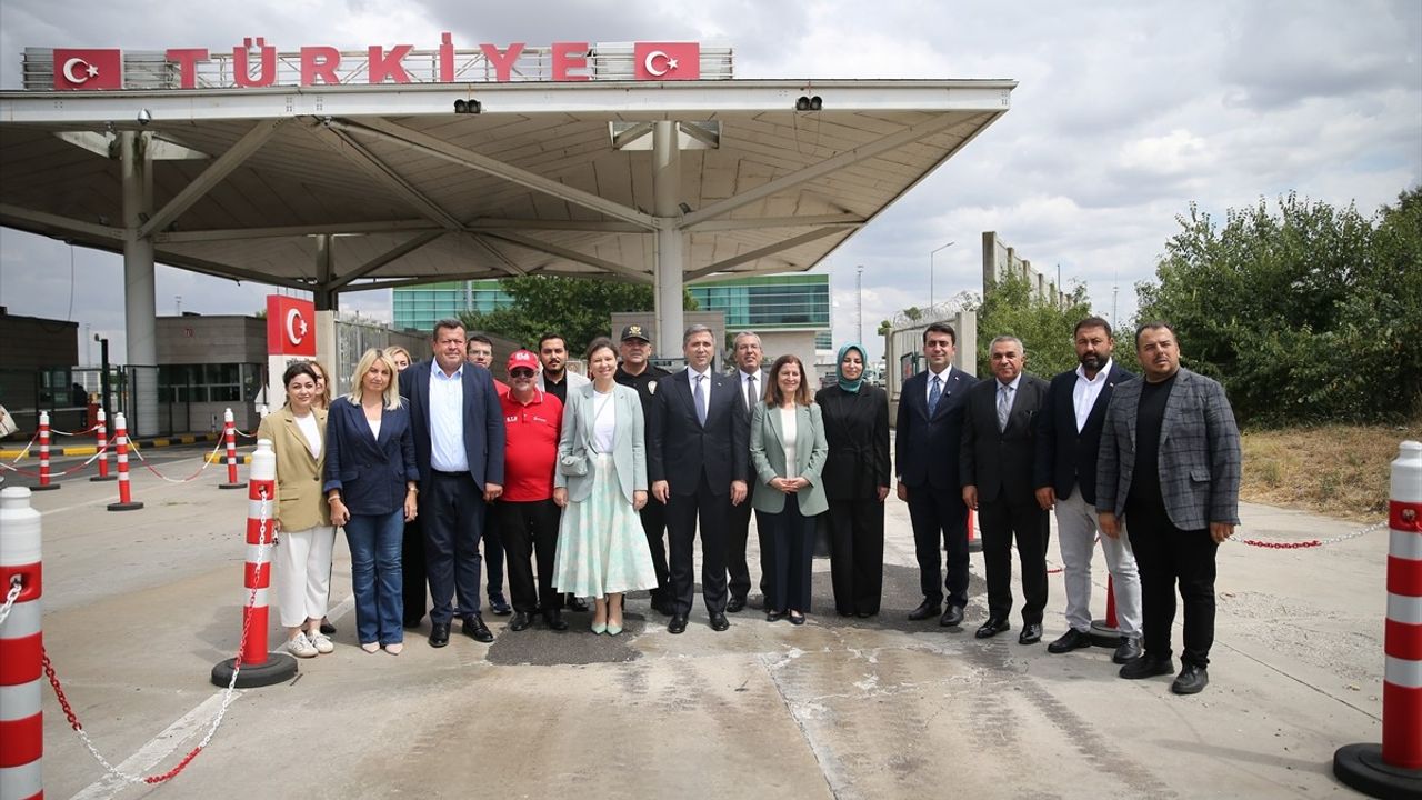 AK Parti Genel Başkan Yardımcısı Sırakaya, Gurbetçilerle Kapıkule'de Buluştu