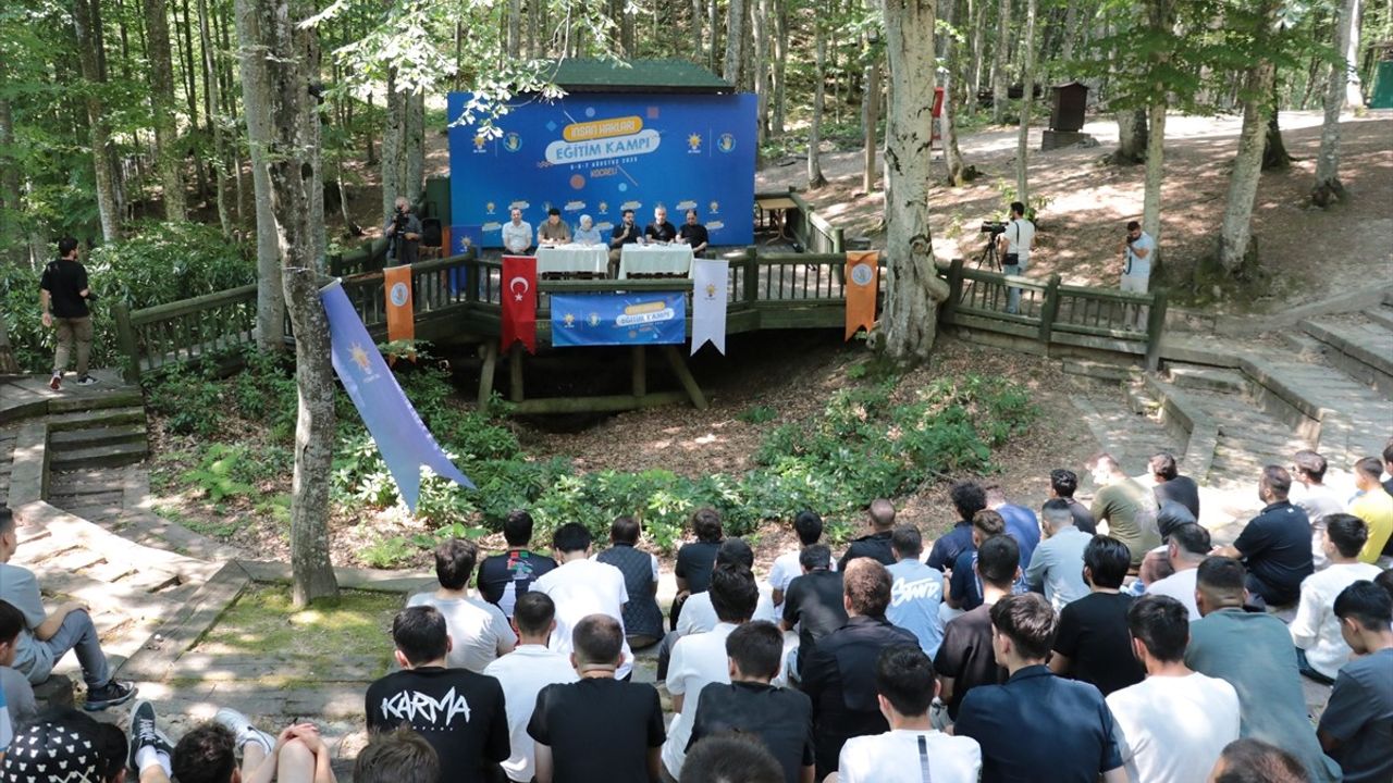 AK Parti'nin İnsan Hakları Eğitim Kampı Kocaeli'de başladı