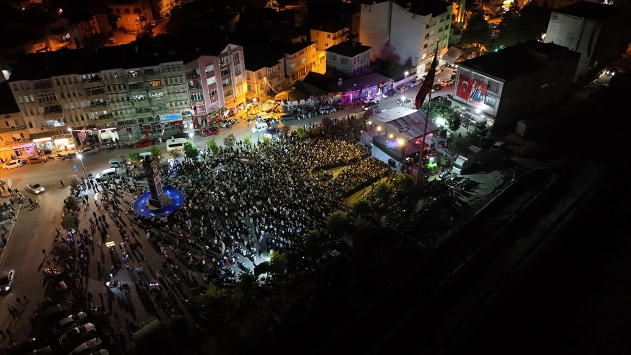 Alaçam Yaz Festivali'nde Öykü Gürman Coşkusu