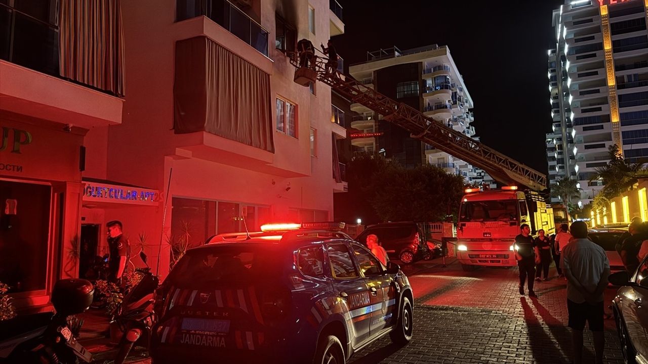 Alanya'da Apartman Dairesinde Yangın Çıktı