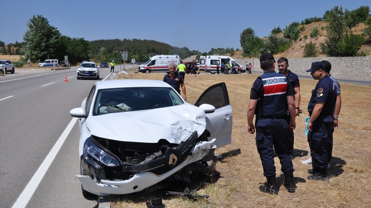 Amasya'da Trafik Kazası: 10 Yaralı