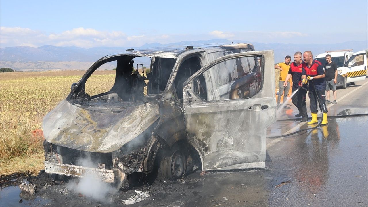 Amasya'da Yangın: Panelvan Kullanılamaz Hale Geldi