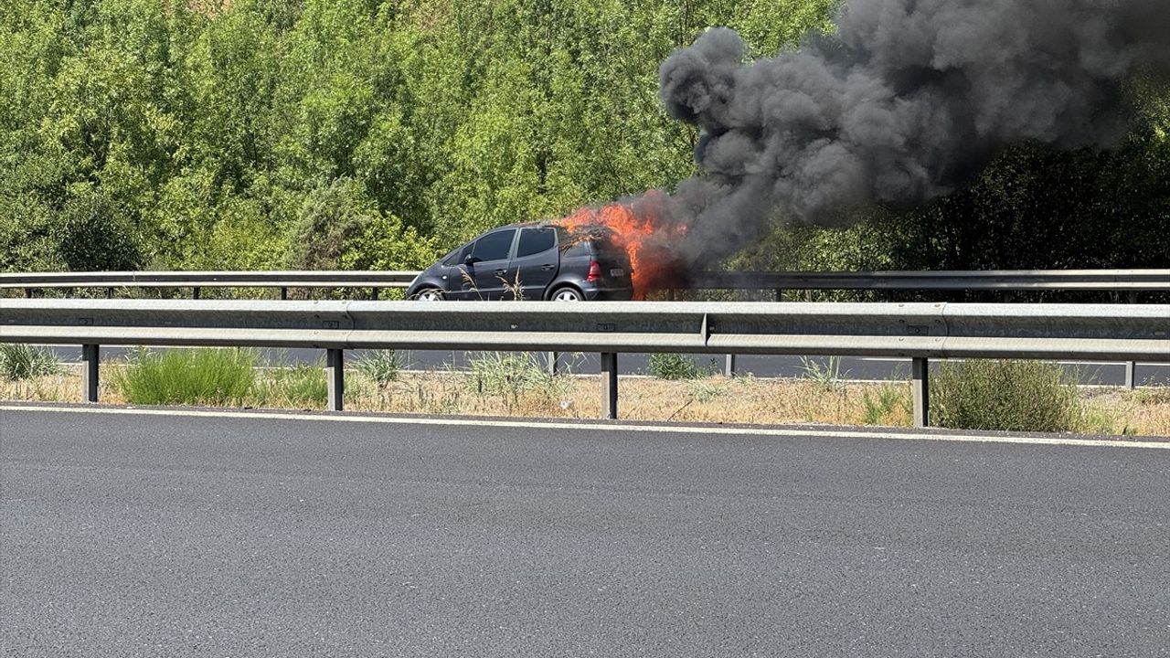 Anadolu Otoyolu'nda Yangın: Araç Kül Oldu