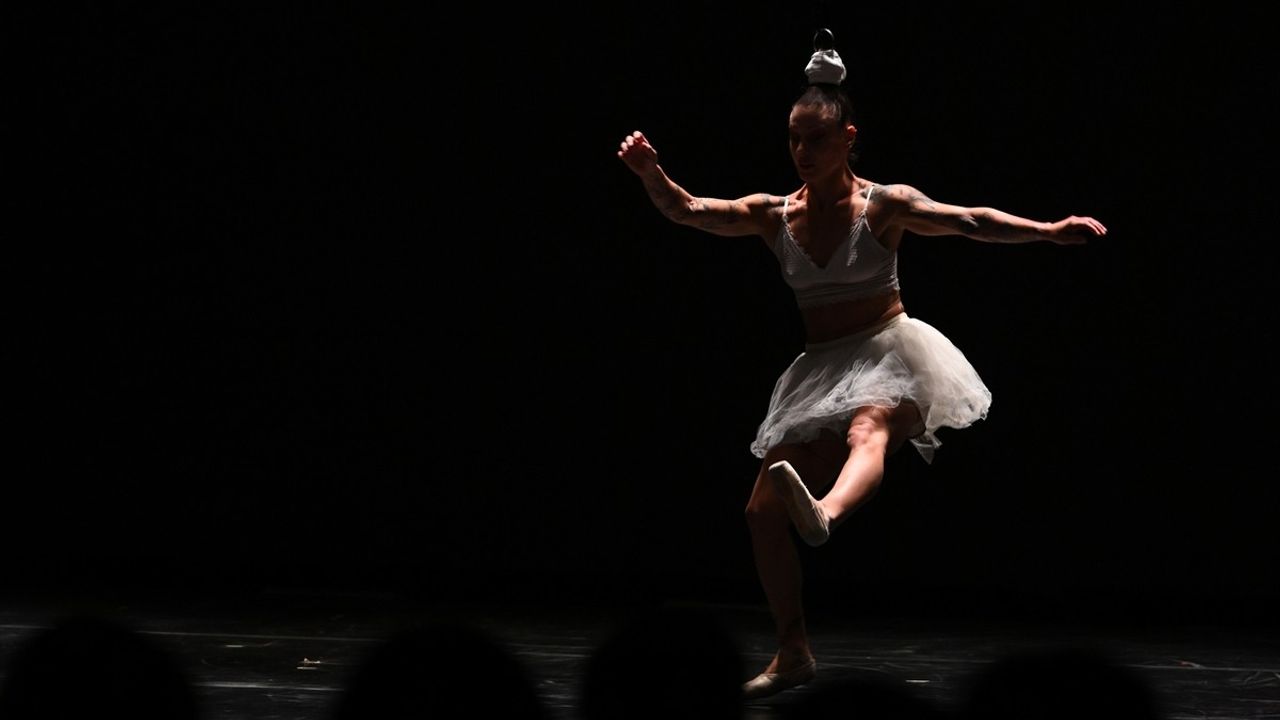 Ankara'da 8. Uluslararası Solo Çağdaş Dans Festivali Başladı